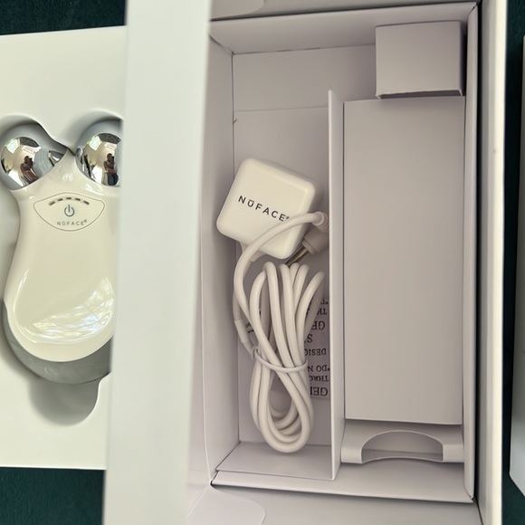 NūFACE Mini Face Tone and Lift - Picture 4 of 4